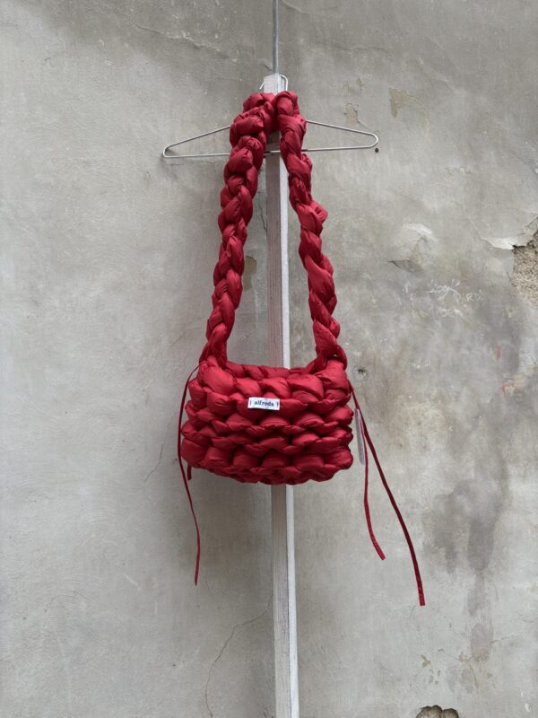 cloud bag velikost M red