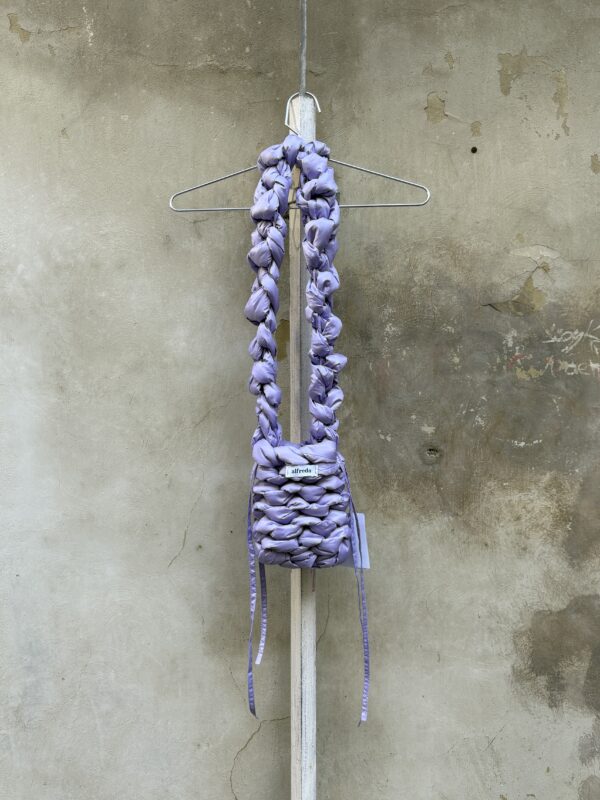 cloud bag velikost S vertical lila