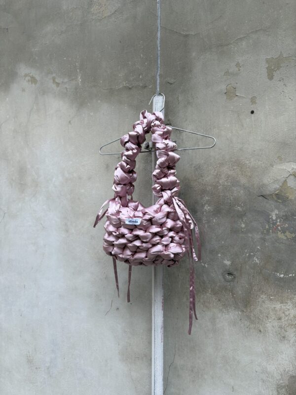 cloud bag velikost M pink satin