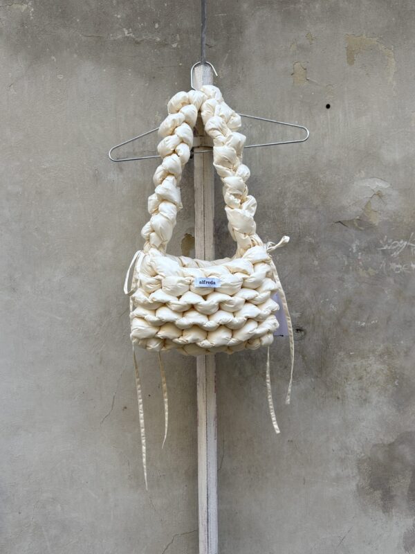 cloud bag velikost M - cream