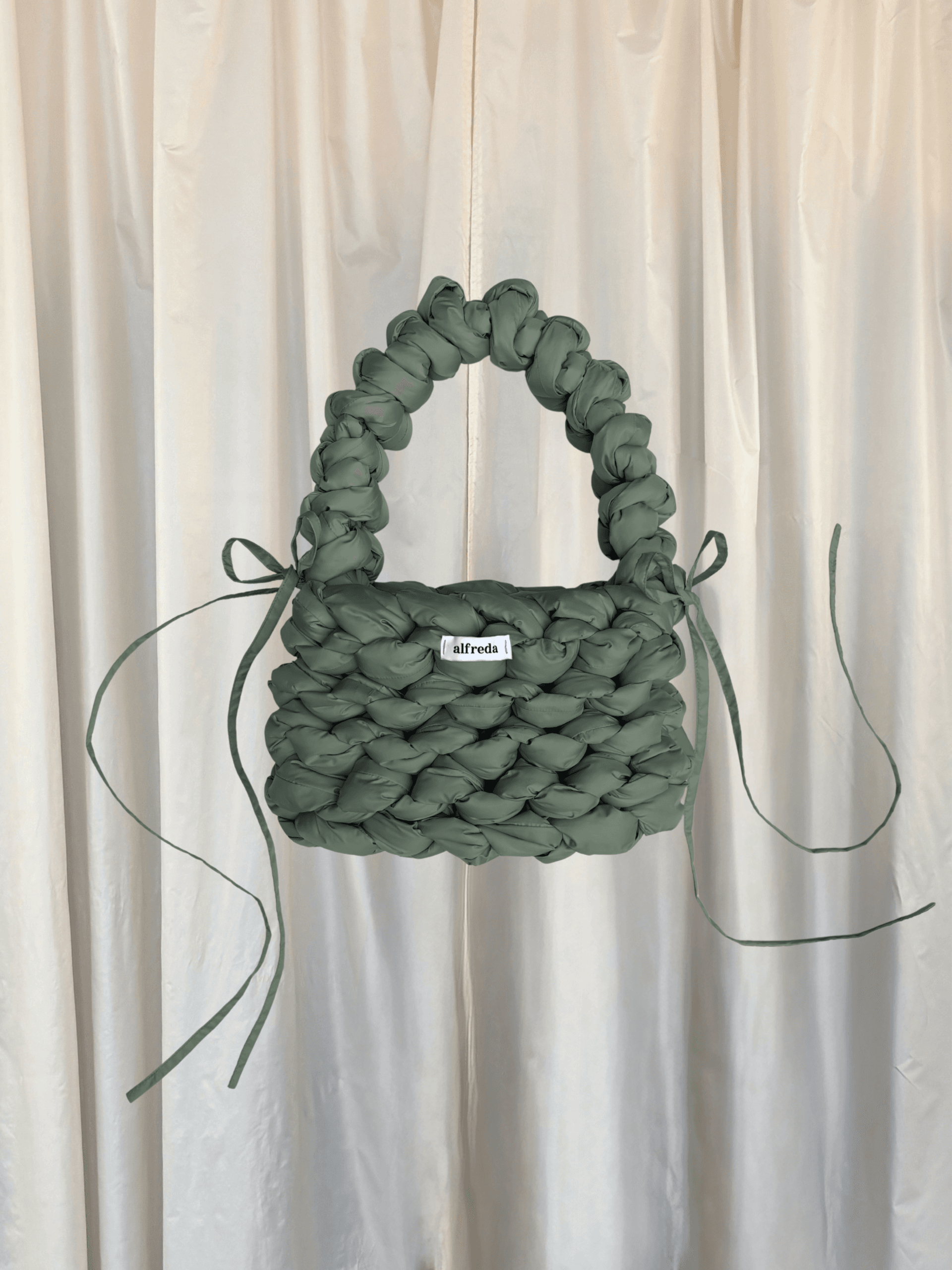 cloud bag velikost M - sage