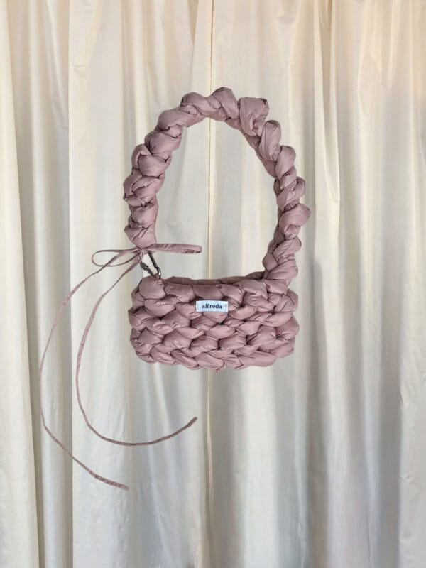 cloud bag velikost S horizontal s karabinou - pink