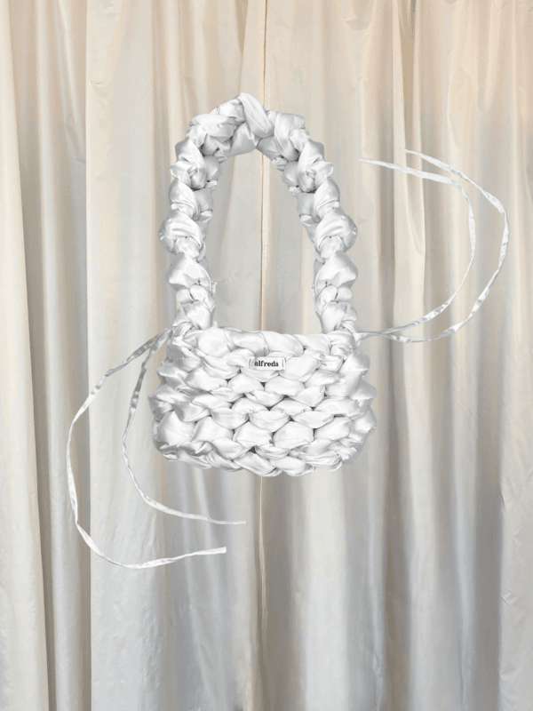 cloud bag velikost M white satén
