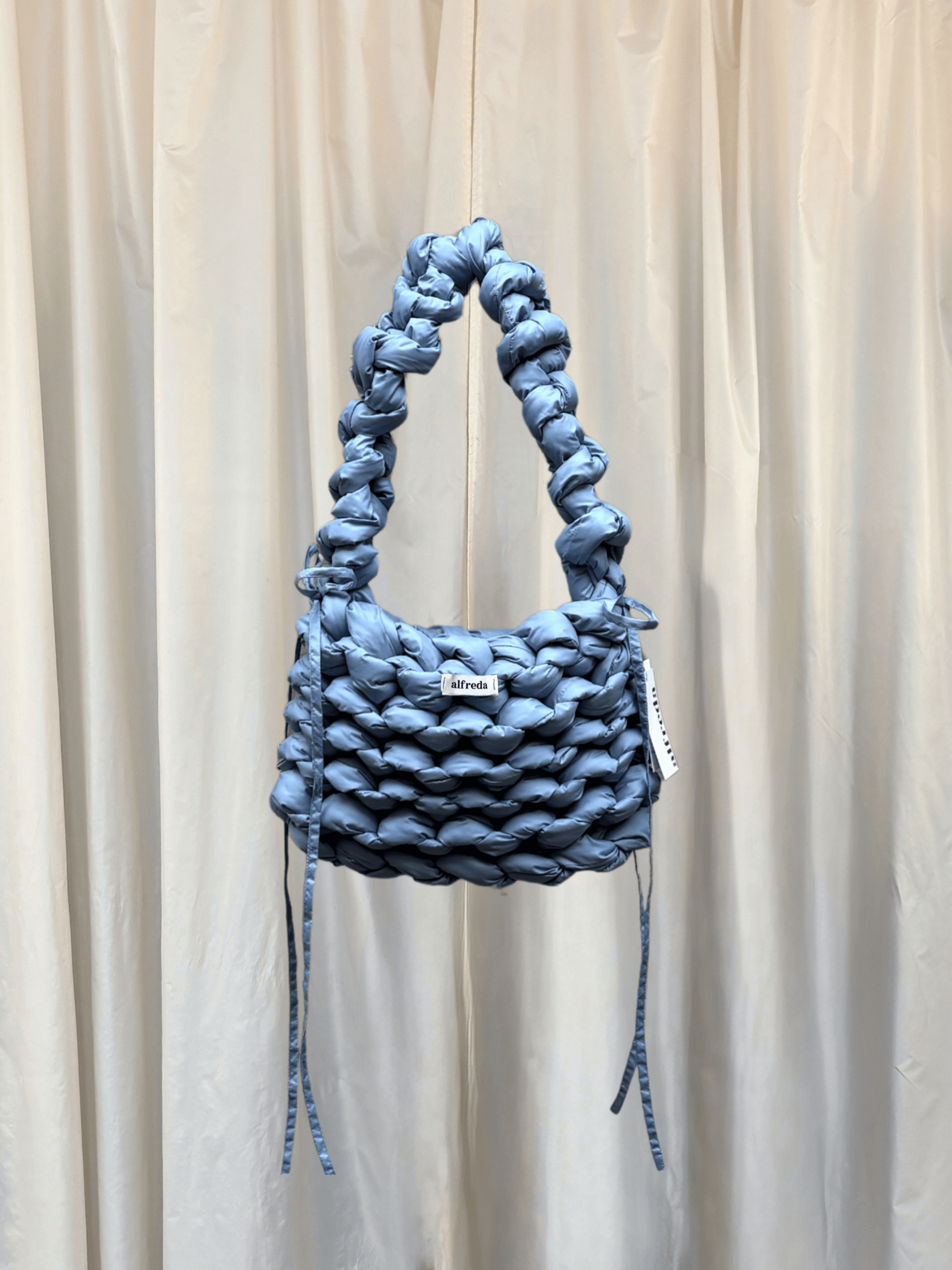 cloud bag velikost L - baby blue